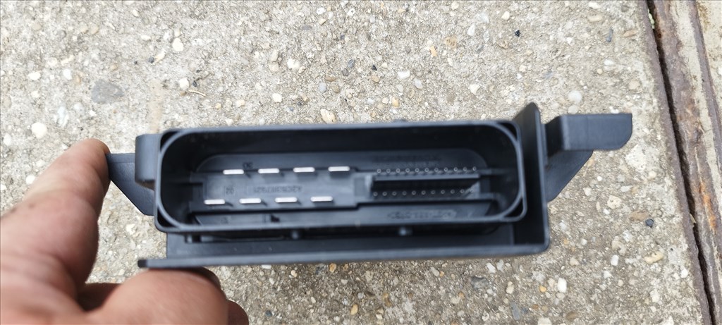 Volkswagen Passat B6, B7 elektromos kézifék vezérlő 3c0907801j 3. kép