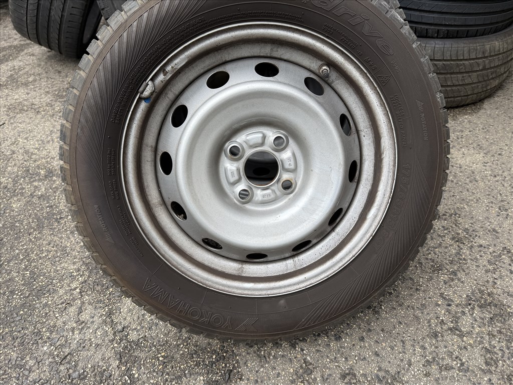 Suzuki Ignis 5X15-ös 4X100-as ET40-es lemezfelni garnitura eladó 2. kép