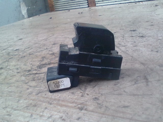 SUZUKI SX4 Jobb első ablakemelő kapcsoló 1. kép