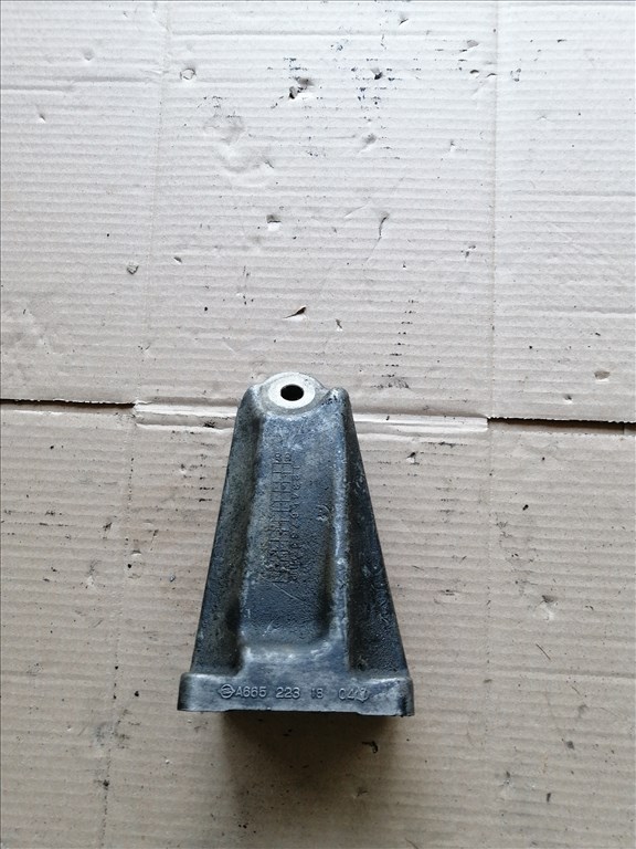 SsangYong Actyon Bal oldali motortartó bak a66522318 1. kép