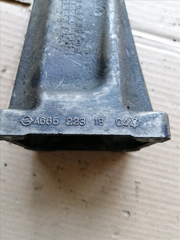 SsangYong Actyon Bal oldali motortartó bak a66522318 5. kép