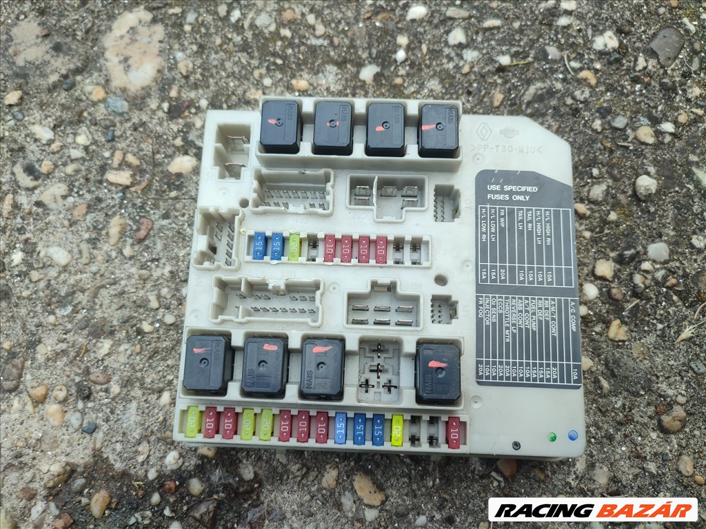 Nissan Micra 1.5 DCI motortér biztositéktábla 2. kép