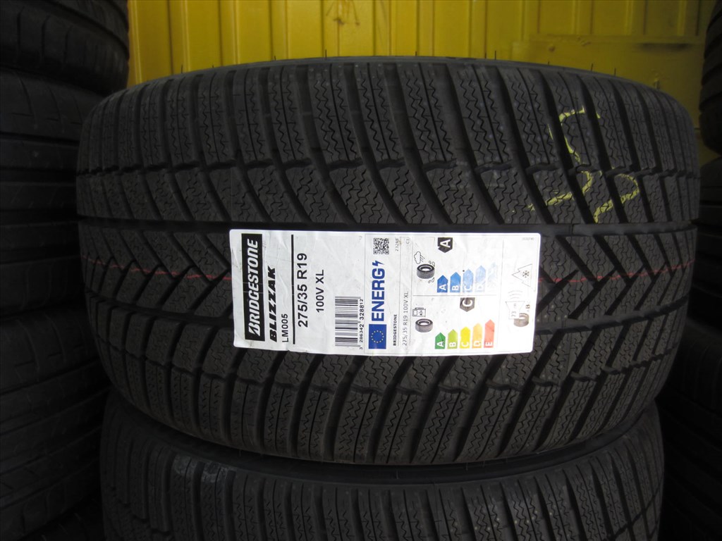  275/35 R19 BRIDGESTONE LM005 100V 3. kép