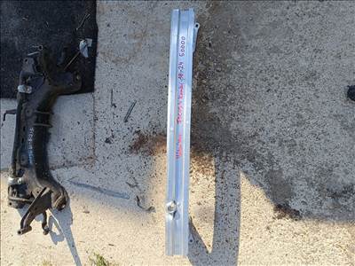 Ford Focus Mk4 Hátsó lökhárító merevítő  jx61n41400ab