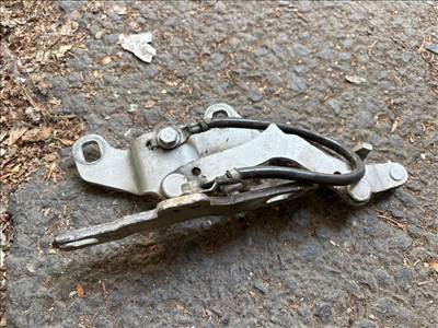 BMW 3 E90 Motorháztető Bal Zsanér