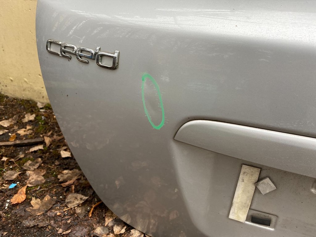 KIA CEED Ferdehátú ED Csomagtérajtó (Részeivel) 4. kép