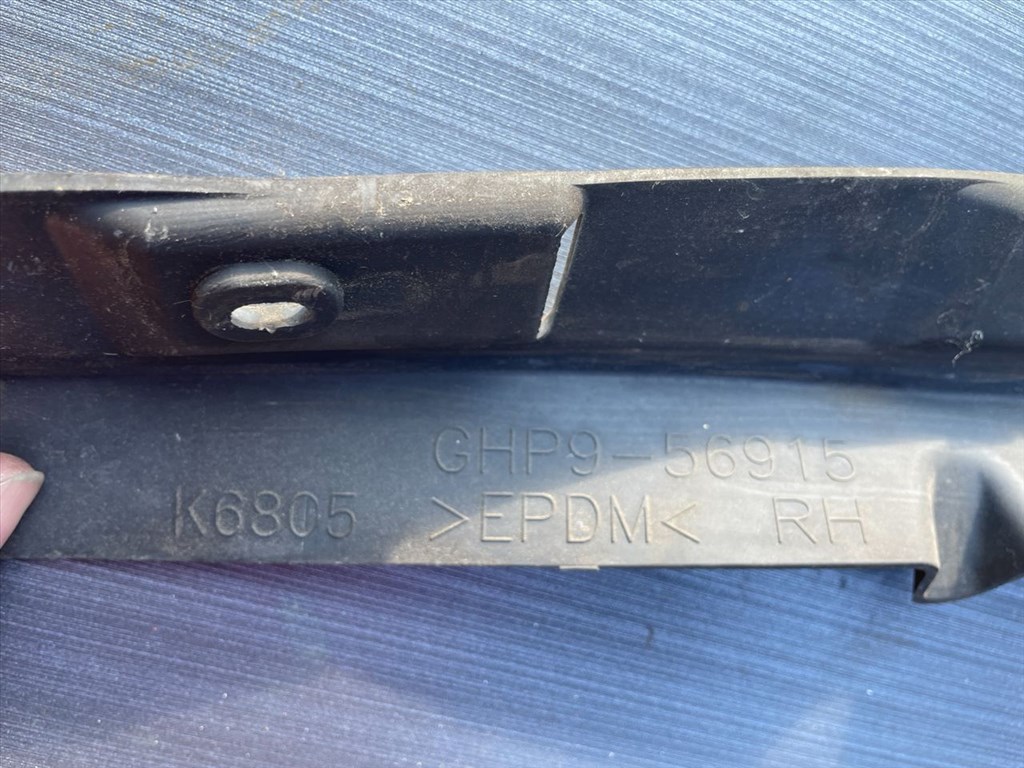 MAZDA 6 Kombi GJ, GH Jobb Sárvédő Csavar Burkolat 3. kép