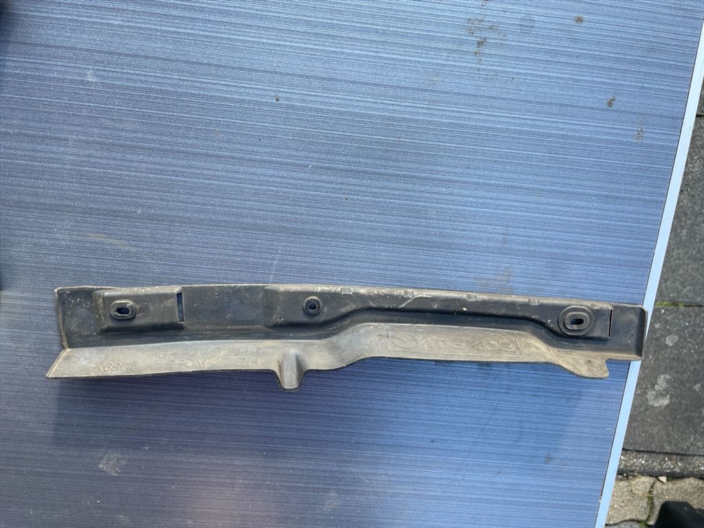 MAZDA 6 Kombi GJ, GH Jobb Sárvédő Csavar Burkolat 4. kép