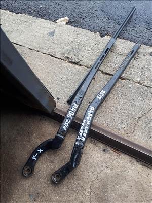 Audi A4 (B6) 1.8T Első ablaktörlő kar nem hibátlan  bordázat kopott