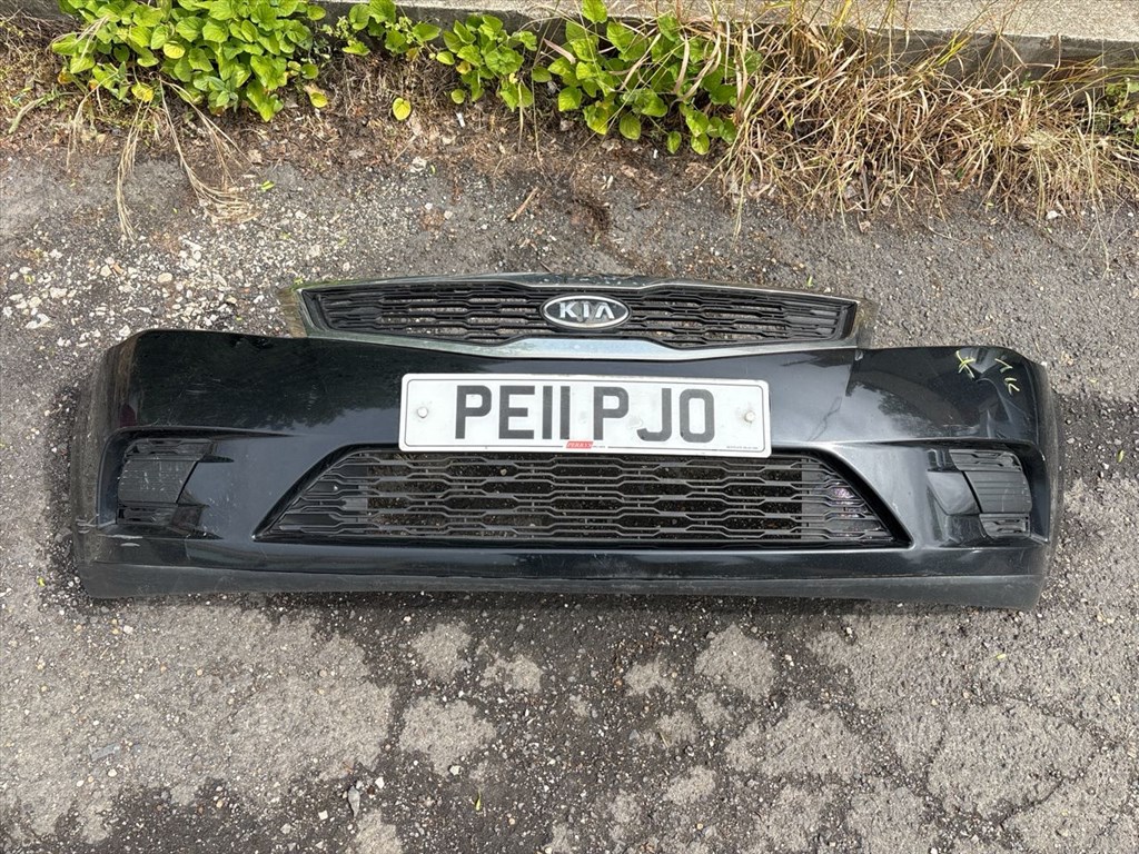 KIA CEED Ferdehátú ED Első Lökhárító (Részeivel) 1. kép