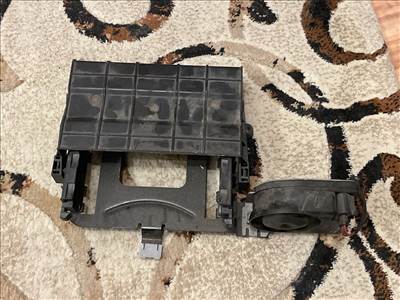 AUDI Q3 8U Motorvezérlő Tartó 016079