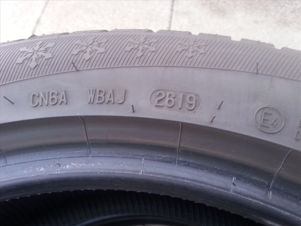  215/50R17 XL General újszerű téli gumi 2 db 5. kép
