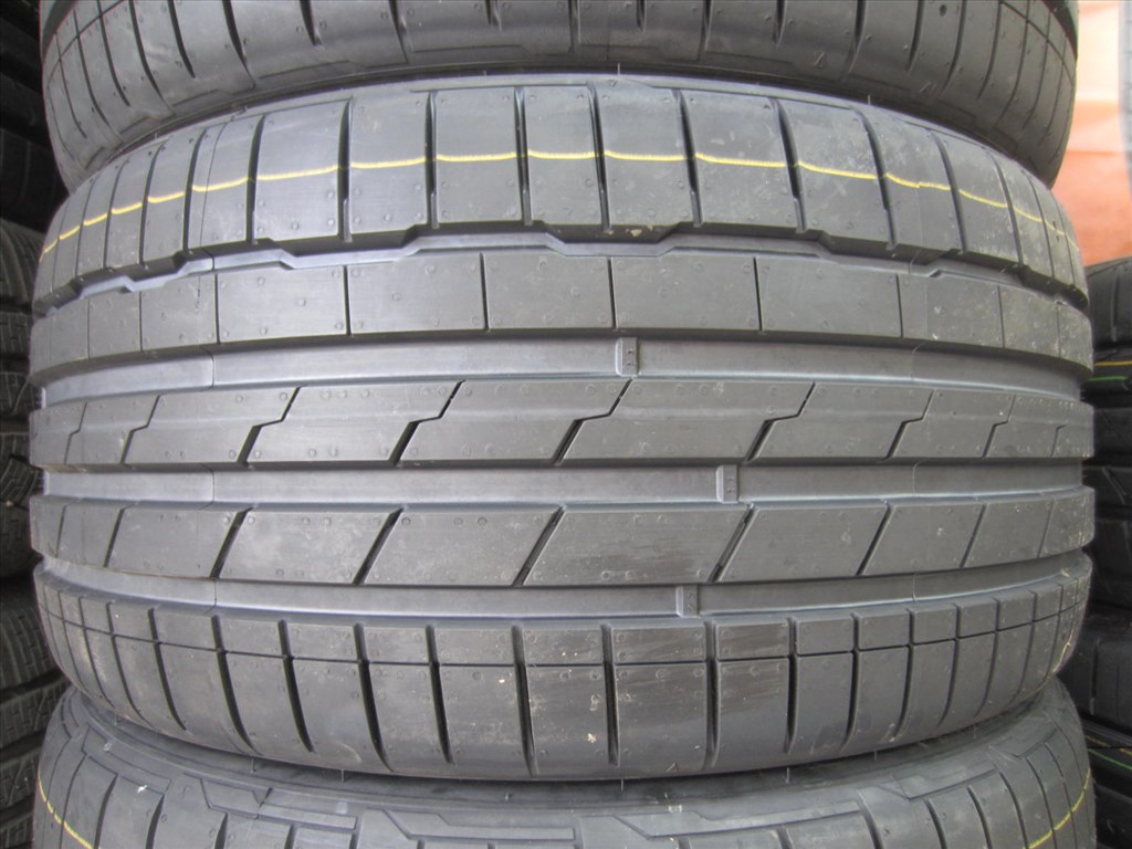 235/35 R19 HANKOOK S1 EVO3 91Y 3. kép