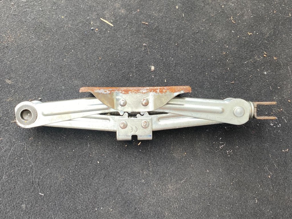 SUZUKI SPLASH  Emelő 007508 2. kép