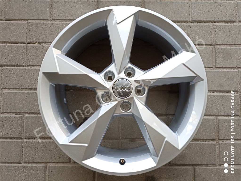 5x112 19" Audi Q3 (83A) újszerű alufelni garnitúra 3. kép
