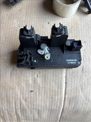 Renault Trafic II Bal tolóajtó zár 8200020186