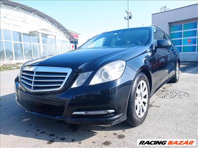 Mercedes E 200 (W212) bontott alkatrészei