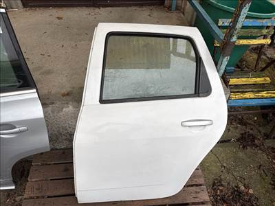 DACIA DUSTER  Bal hátsó Ajtó (Részeivel)