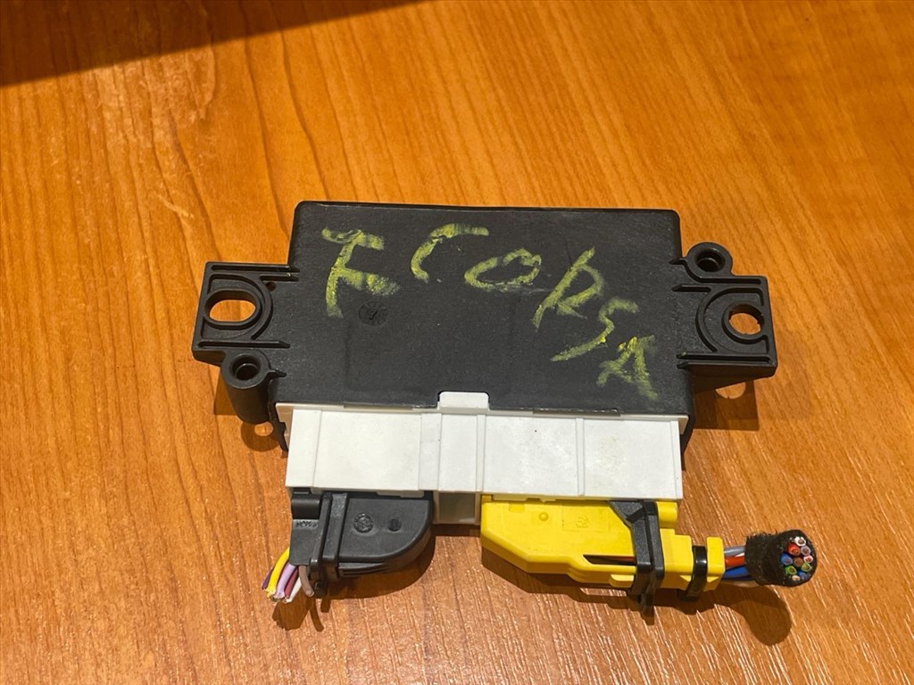 OPEL CORSA F  Tolatóradar Elektronika 2. kép