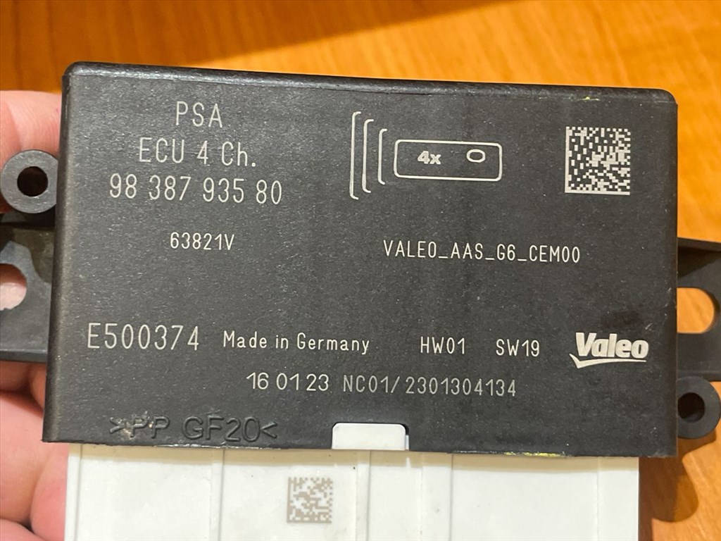 OPEL CORSA F  Tolatóradar Elektronika 3. kép