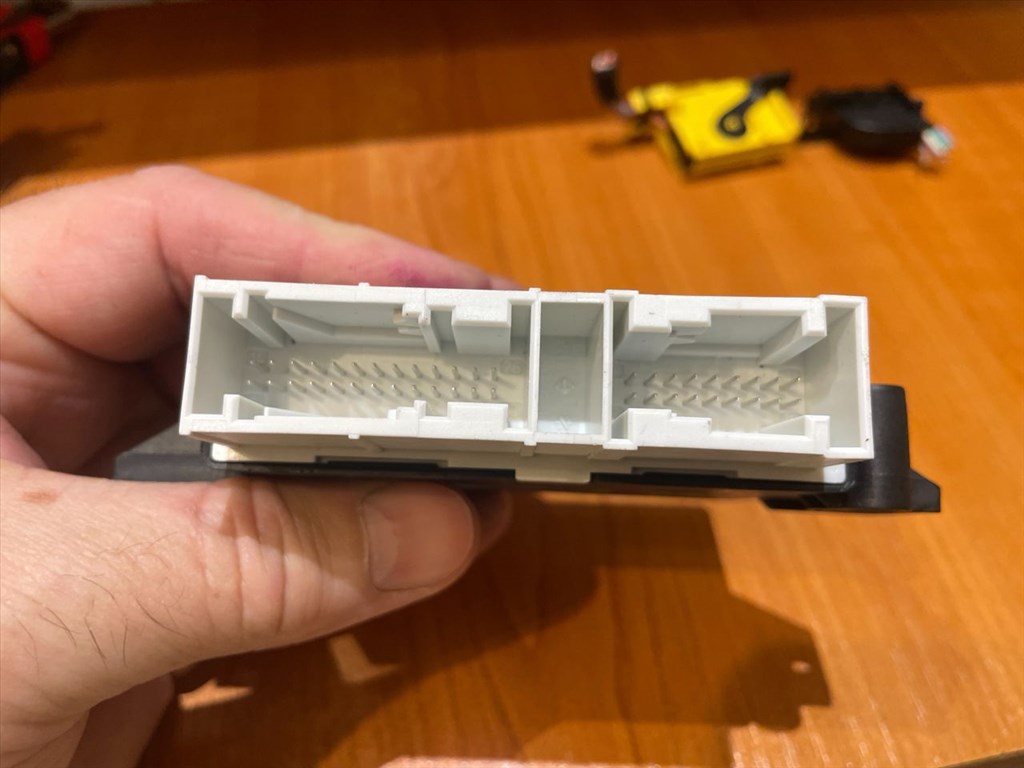 OPEL CORSA F  Tolatóradar Elektronika 4. kép