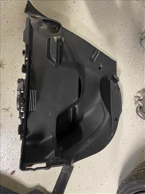 Toyota Yaris (XP130/XP150) csomagtér burkolat 