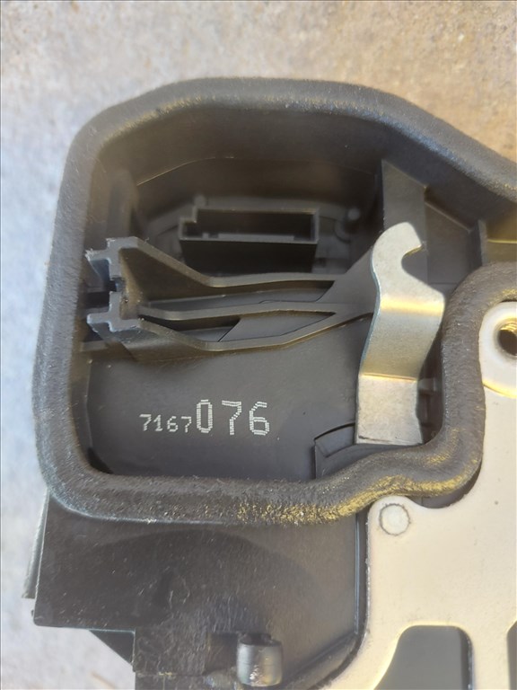 BMW 5-ös sorozat E60/E61 Jobb hátsó ajtózár 2945 7167076 4. kép