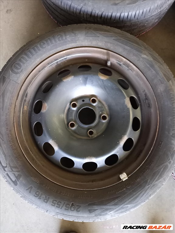 VW 5x112-as 6.5x16." haszn(gyári felni) lemezfelni, 205/55 használt Continental nyári gumi sxx3 2. kép