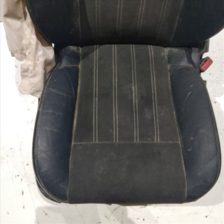 203906 Lancia Voyager 2011-2015  jobb első ülés, a képen látható állapotban 3. kép