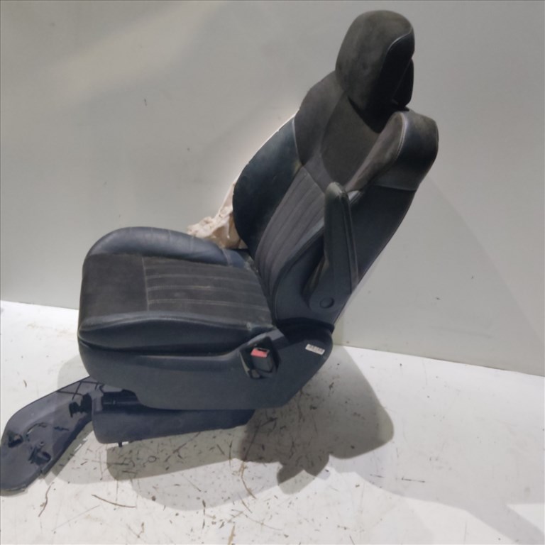 203906 Lancia Voyager 2011-2015  jobb első ülés, a képen látható állapotban 4. kép