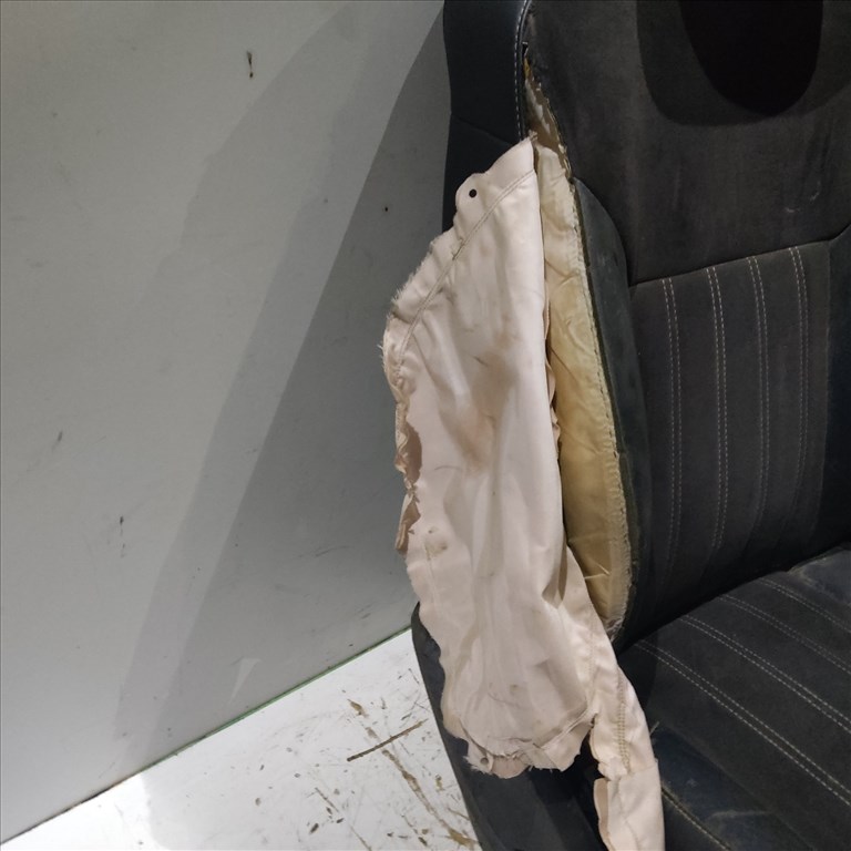 203906 Lancia Voyager 2011-2015  jobb első ülés, a képen látható állapotban 7. kép