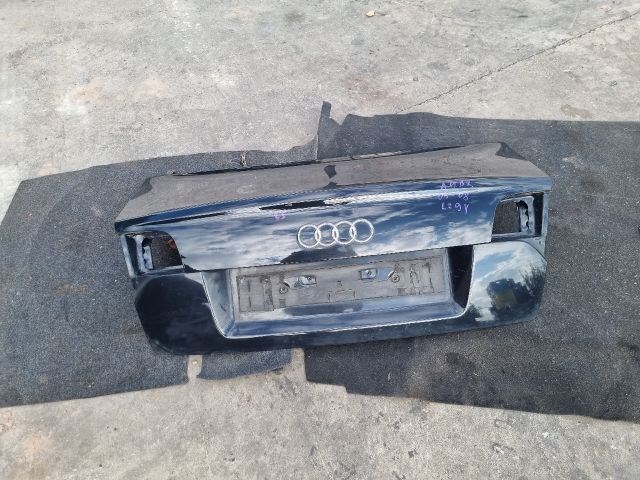 Audi A4 (B6/B7) Csomagtérajtó 4528 8e5827755c 1. kép