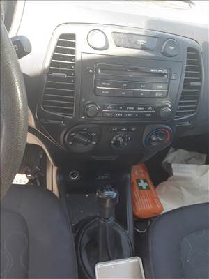 Hyundai i20 (PB) középkonzol  g4la8m075521