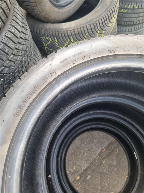  245/4518" újszerű Goodyear Ultragrip Performance 8 téli gumi 4db  5. kép