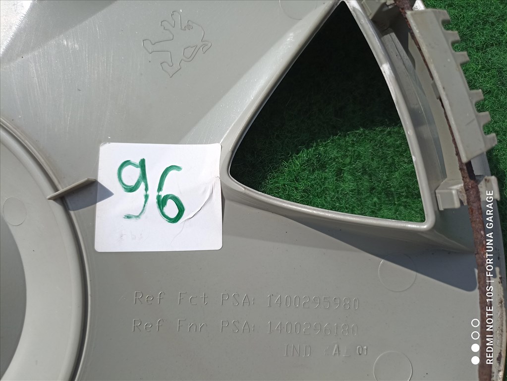 16" Peugeot használt dísztárcsa (96) 6. kép