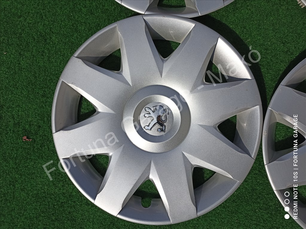 16" Peugeot használt dísztárcsa (96) 4. kép