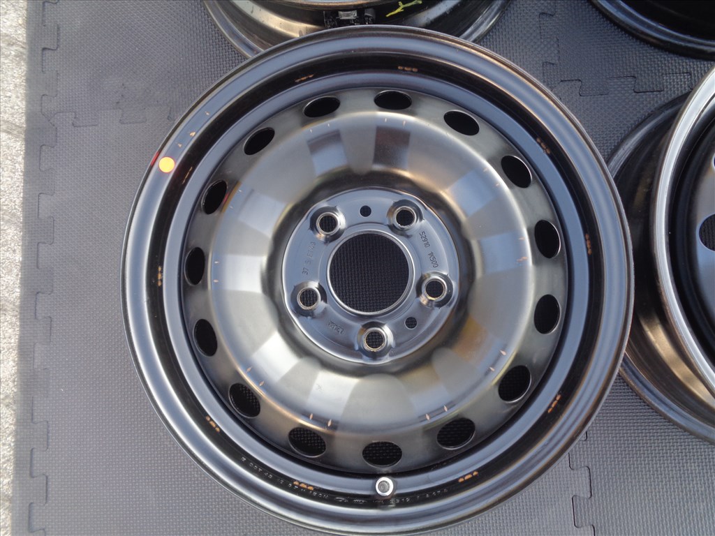 Hyundai lemezfelni 15-ös, 5×114.3-as osztó szenzorral, mint az új eladó.  3. kép