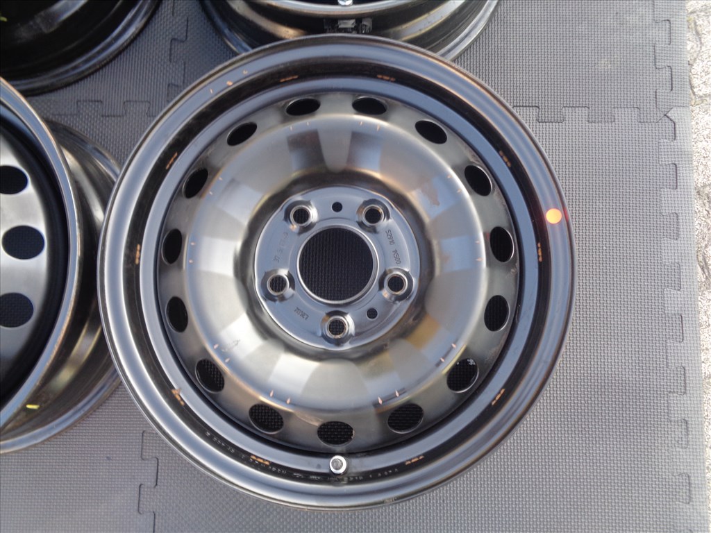 Hyundai lemezfelni 15-ös, 5×114.3-as osztó szenzorral, mint az új eladó.  5. kép