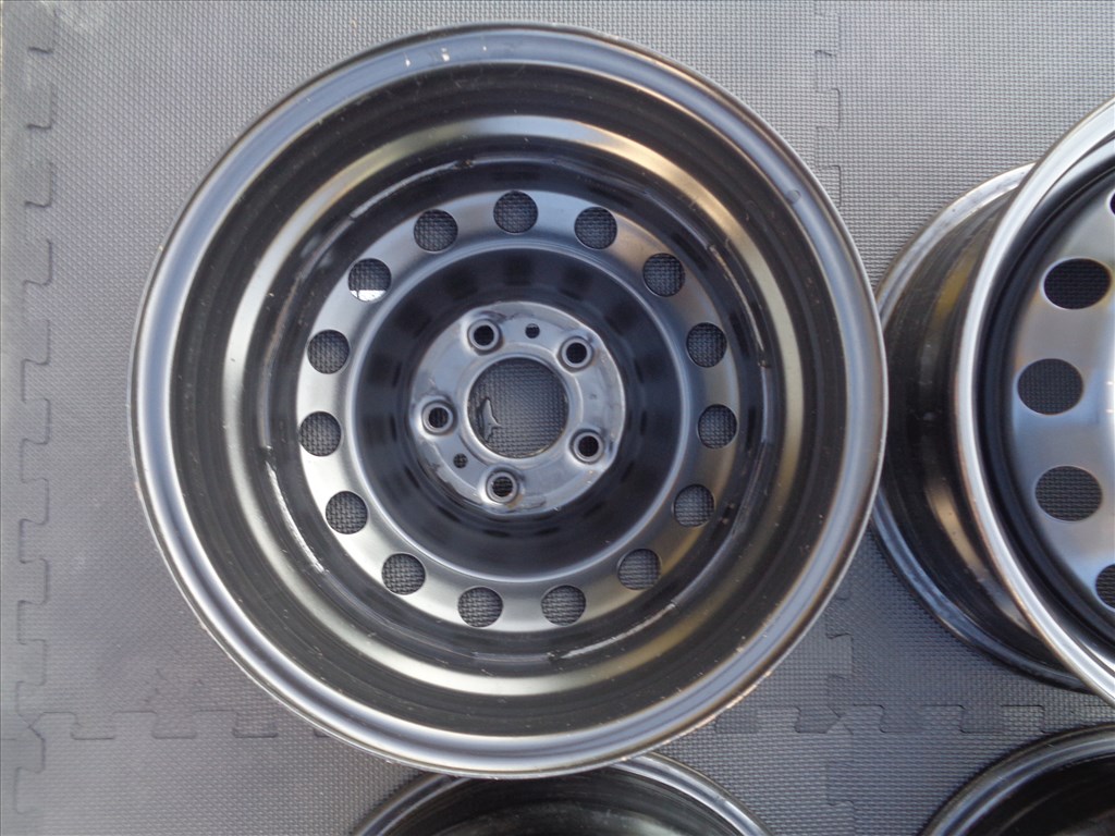 Hyundai lemezfelni 15-ös, 5×114.3-as osztó szenzorral, mint az új eladó.  6. kép