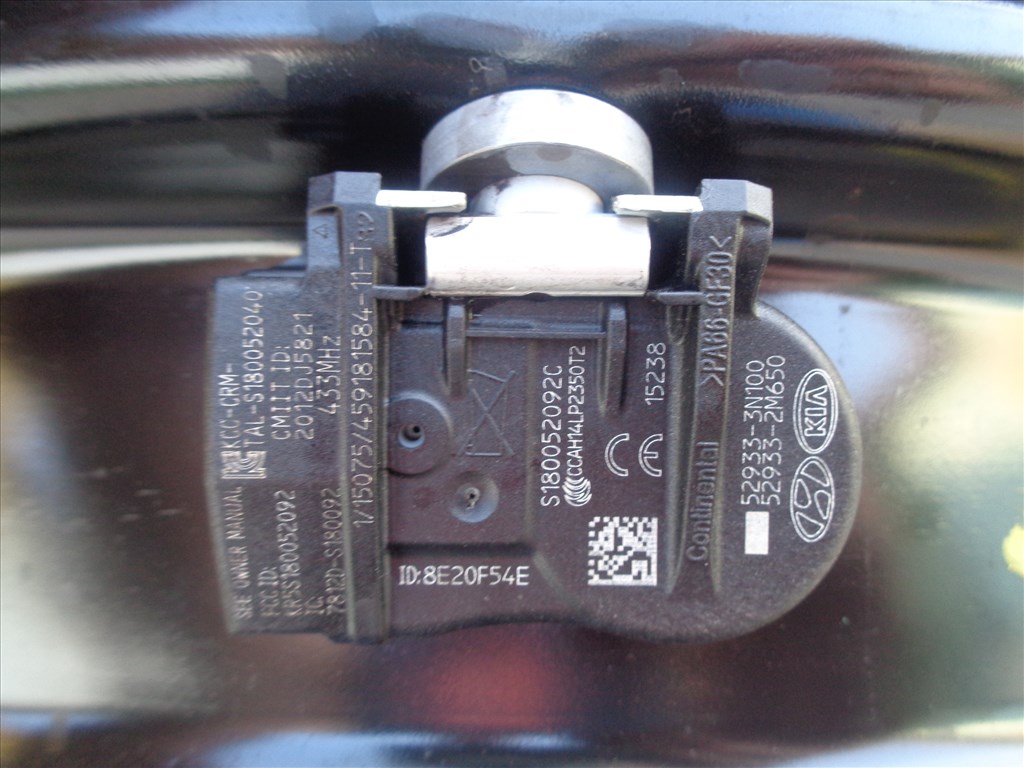 Hyundai lemezfelni 15-ös, 5×114.3-as osztó szenzorral, mint az új eladó.  9. kép