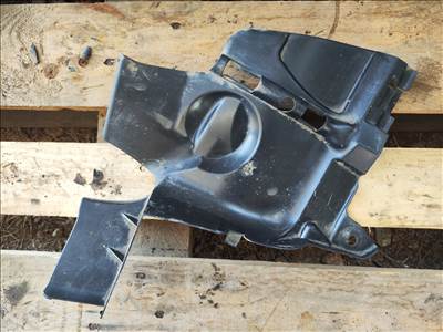 Dacia Duster I jobb motorburkolat  638300001r