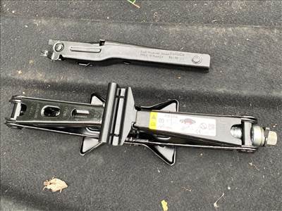 FORD FIESTA VIII  Emelő