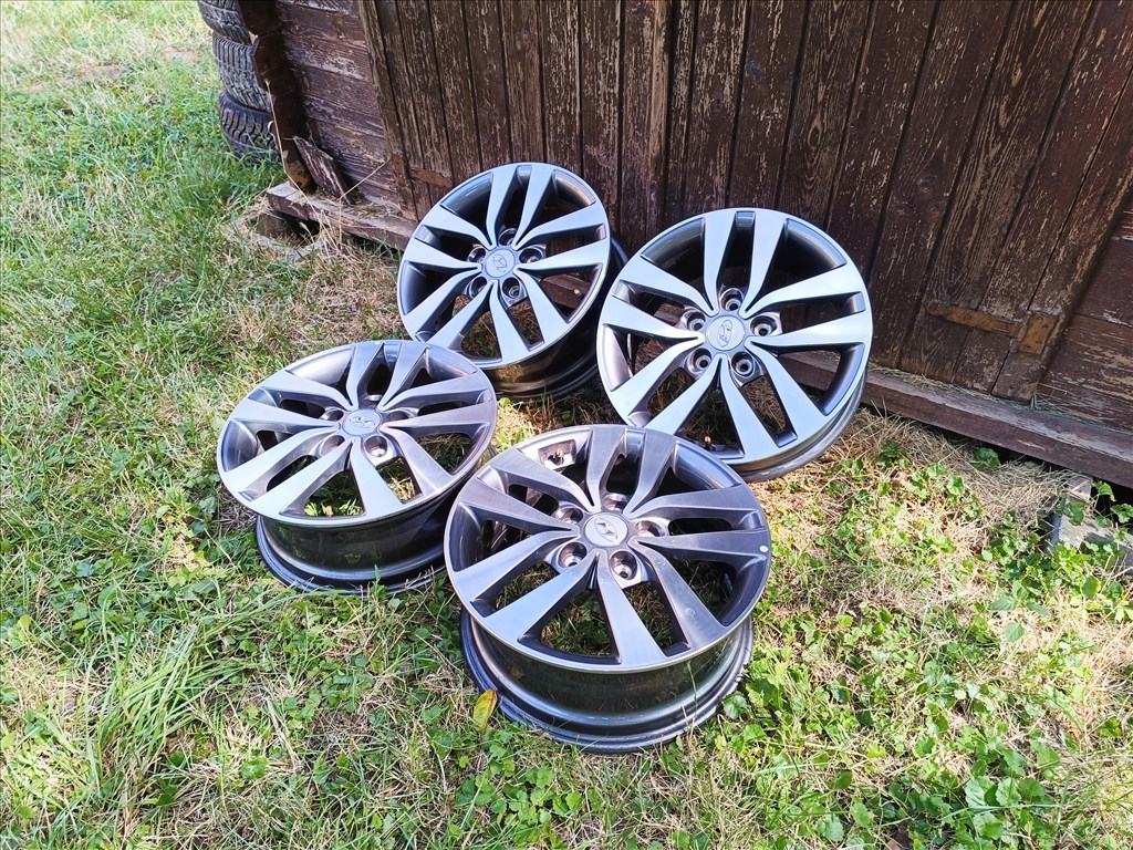  5x114.3 lyukosztású 6,5J Hyundai / Kia 16" újszerű (gyári felni) alufelni, szenzorok 3. kép