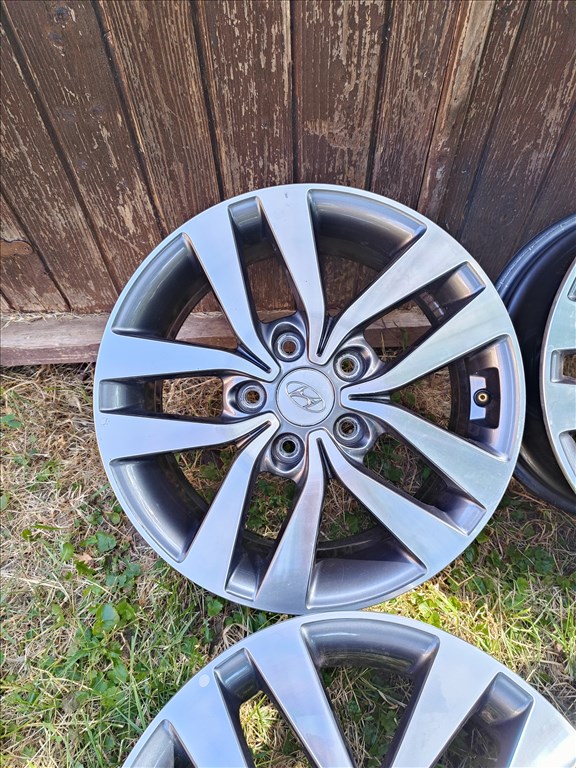  5x114.3 lyukosztású 6,5J Hyundai / Kia 16" újszerű (gyári felni) alufelni, szenzorok 4. kép