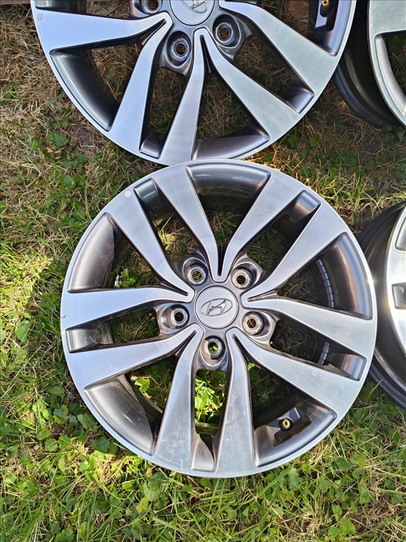  5x114.3 lyukosztású 6,5J Hyundai / Kia 16" újszerű (gyári felni) alufelni, szenzorok 5. kép