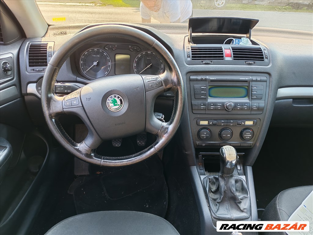 Skoda Octavia II 2.0 TDI gyári karosszéria elemek, 9901 színben eladók skoda9901 bkd20tdi 7. kép