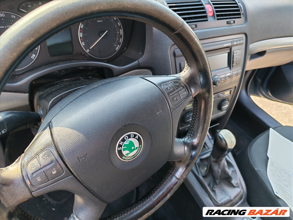 Skoda Octavia II 2.0 TDI gyári karosszéria elemek, 9901 színben eladók skoda9901 bkd20tdi 8. kép