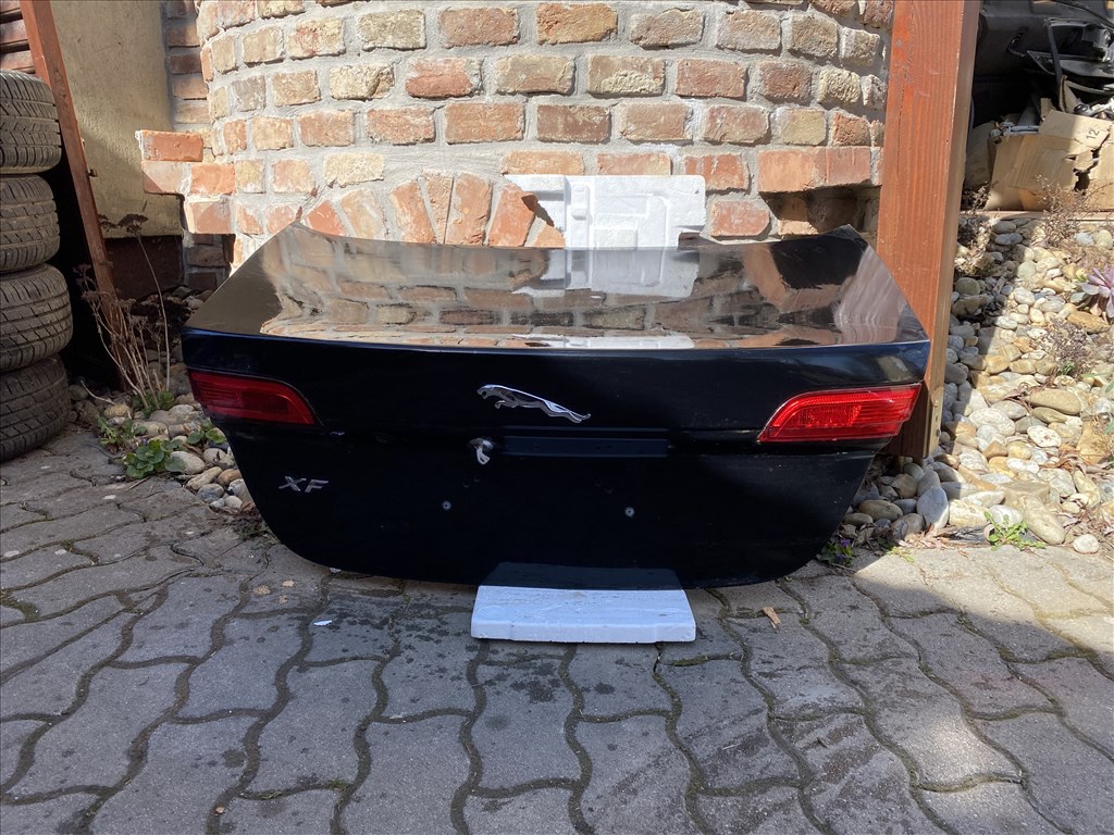 Jaguar XF (X250) csomagtérajtó  2. kép