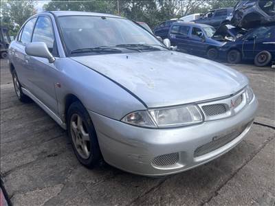 Mitsubishi Carisma 1.8i bontott alkatrészei