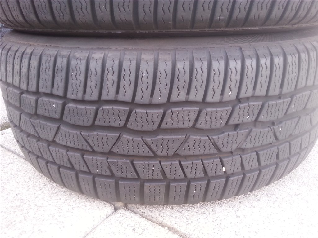  215/50R17 Continental használt téli gumi 2 db 2. kép